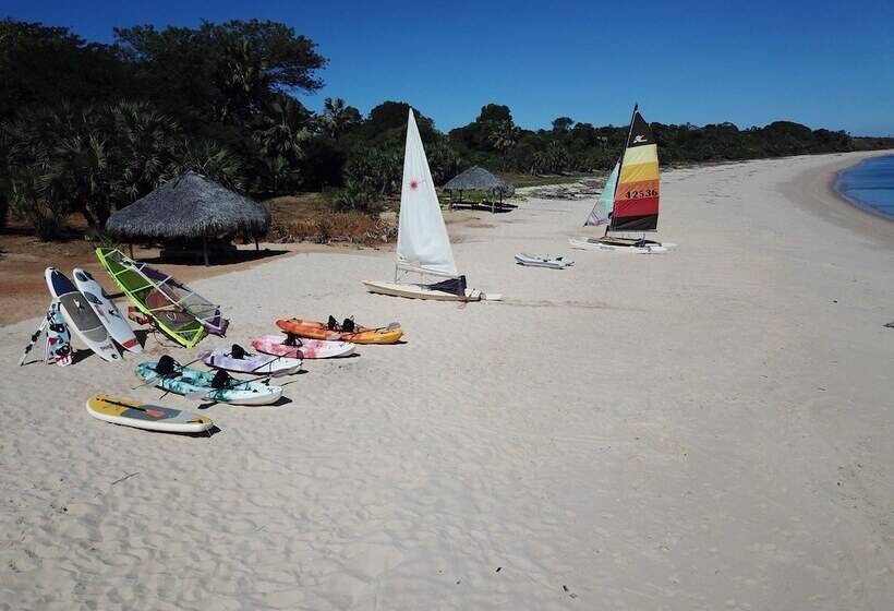 هتل Lodge Des Terres Blanches