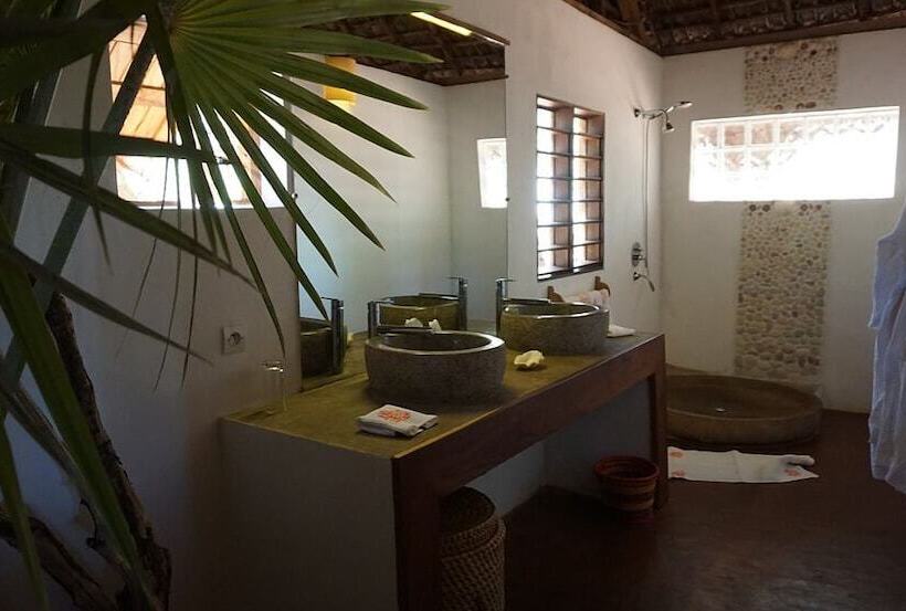 هتل Lodge Des Terres Blanches