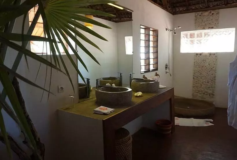 هتل Lodge Des Terres Blanches