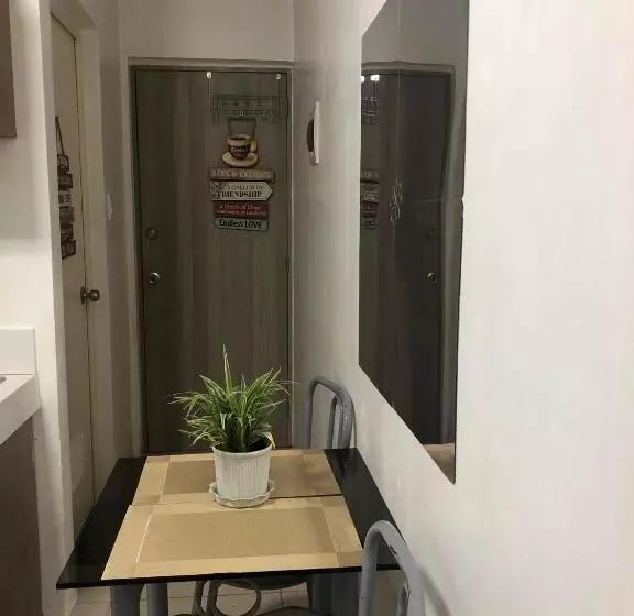 ホテル Lorna S Place @urban Deca Edsa Tower