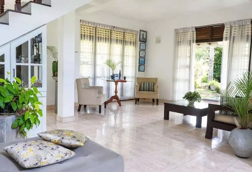 Hotelli Villa Sarakkuwa