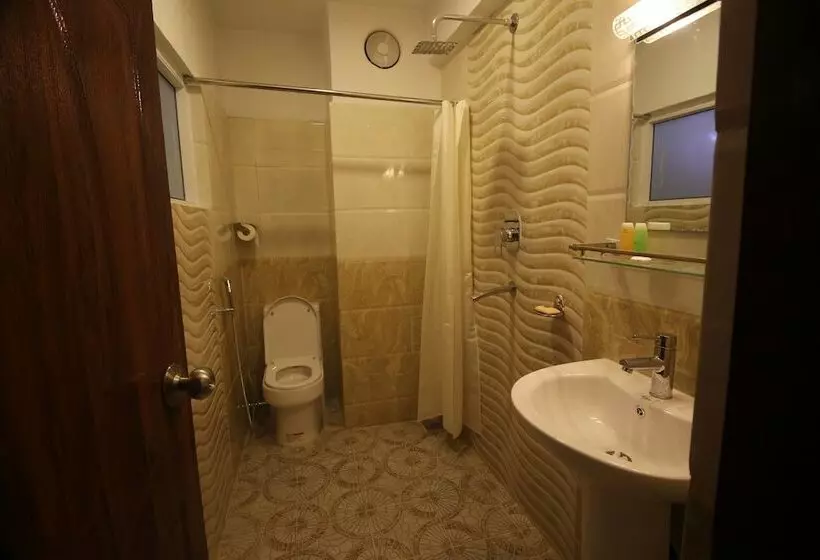 تختخواب و صبحانه Himalayan Sherpa Inn