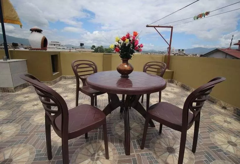 تختخواب و صبحانه Himalayan Sherpa Inn