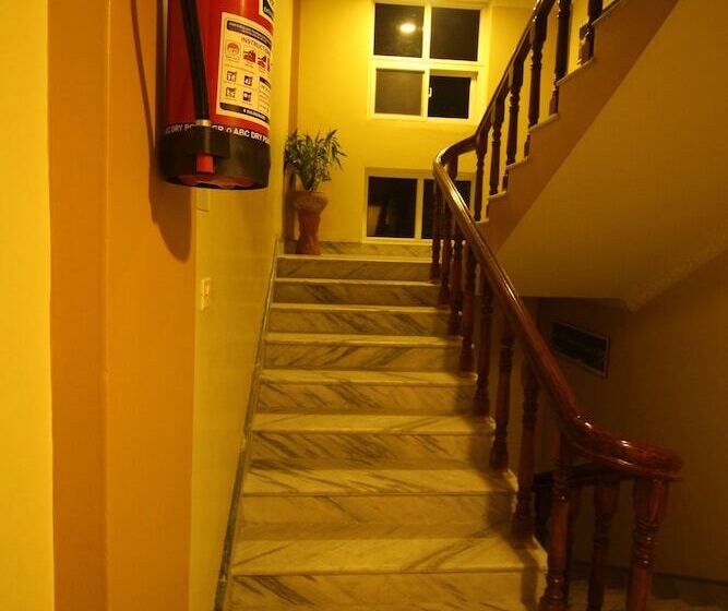 تختخواب و صبحانه Himalayan Sherpa Inn