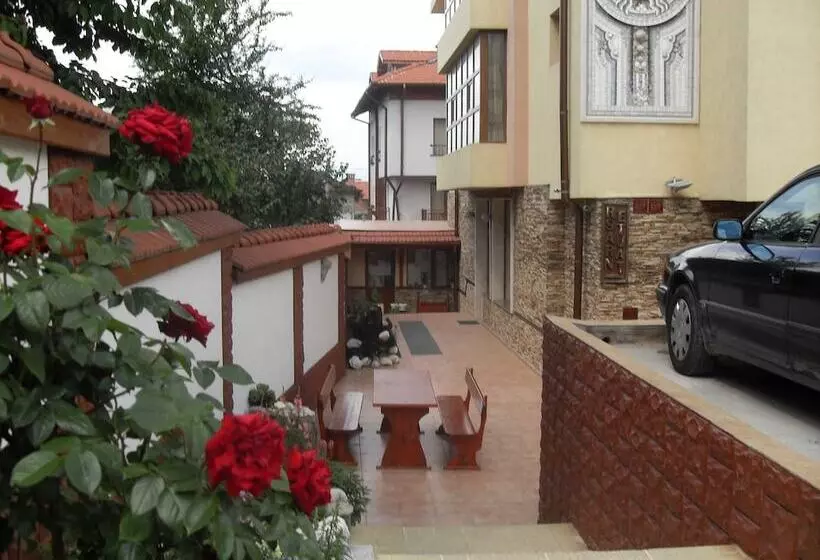Hotelli Guest House Ivan