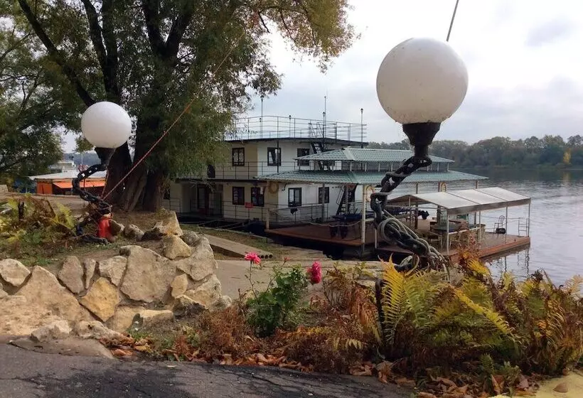 Hotelli Landing Stage Master