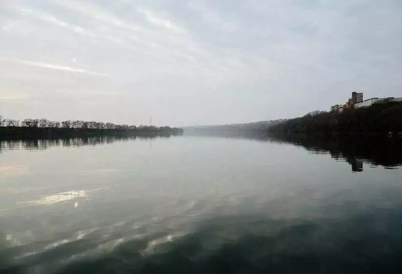 Hotelli Landing Stage Master