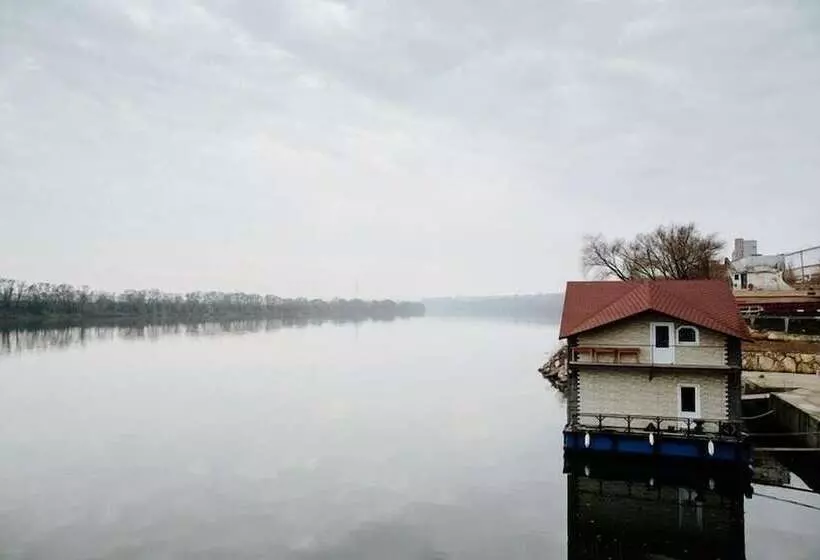 Hotelli Landing Stage Master