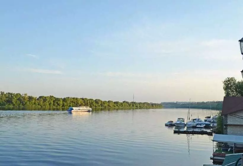 Hotelli Landing Stage Master