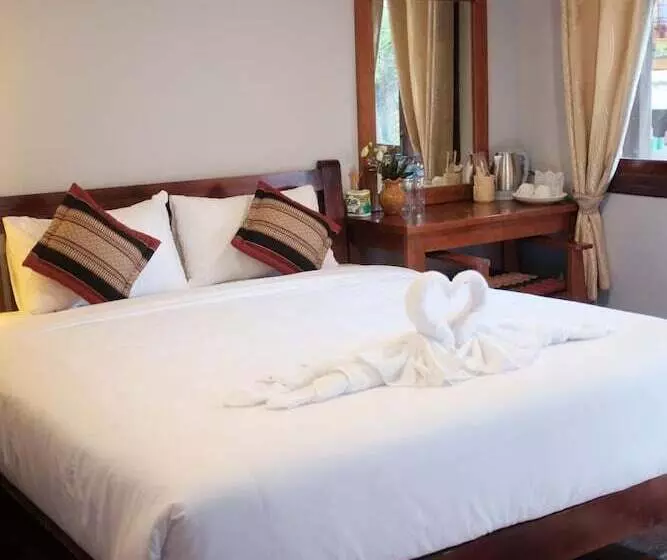 Hotelli Paradise Riverview Resort
