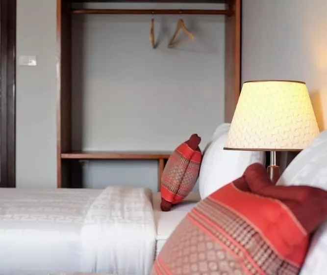 Hotelli Paradise Riverview Resort