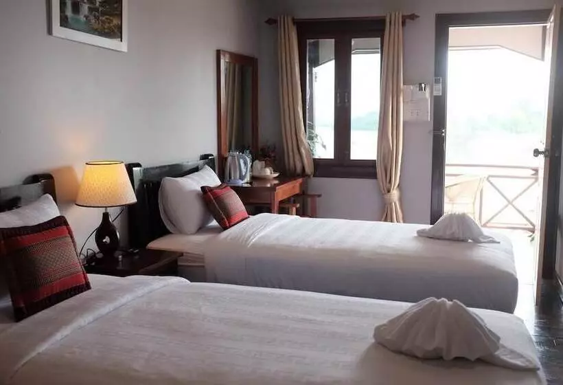Hotelli Paradise Riverview Resort