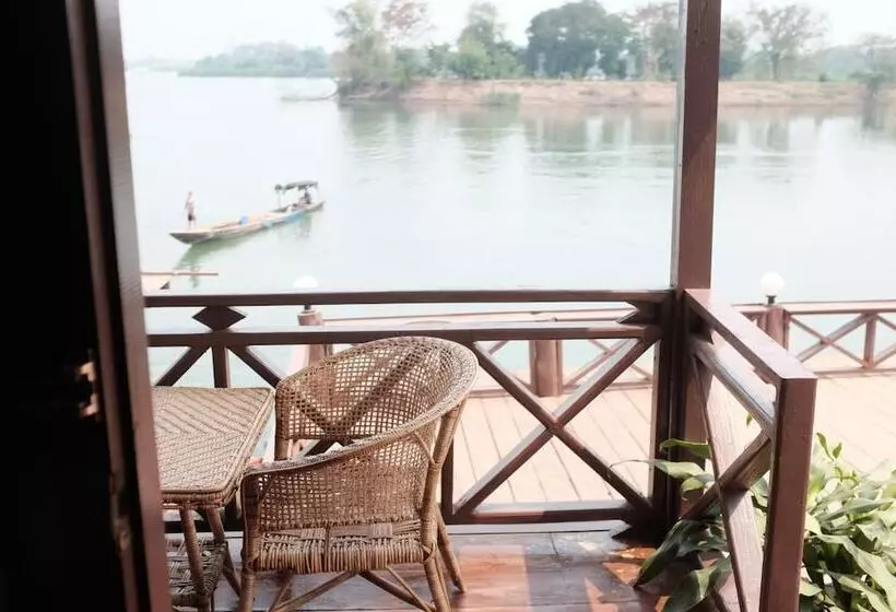 Hotelli Paradise Riverview Resort