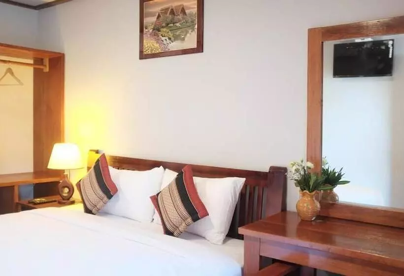Hotelli Paradise Riverview Resort
