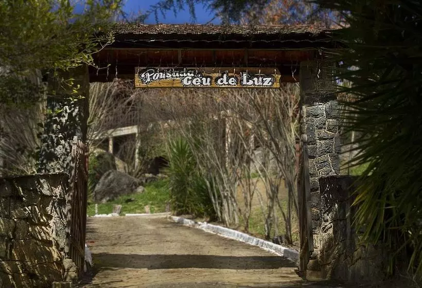 Hotelli Pousada Céu De Luz