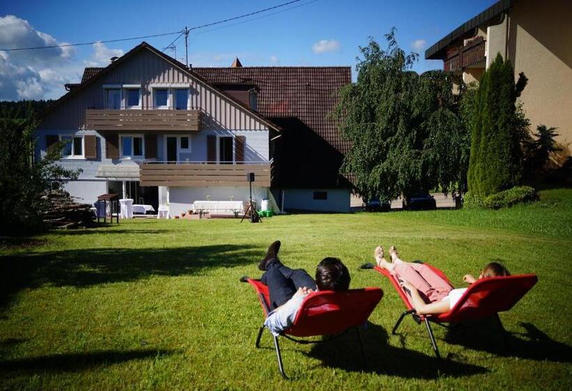 بنسيون Black Forest Lodge