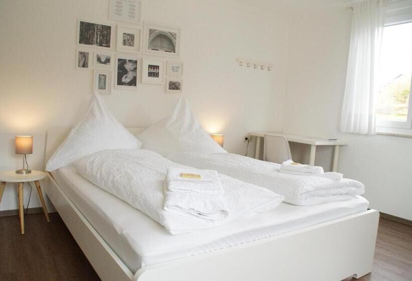 بنسيون Black Forest Lodge