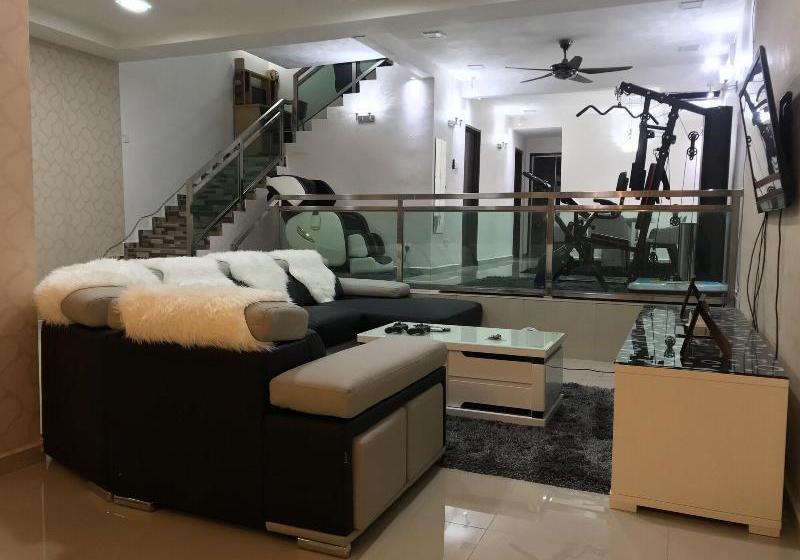 פנסיון El Staycation