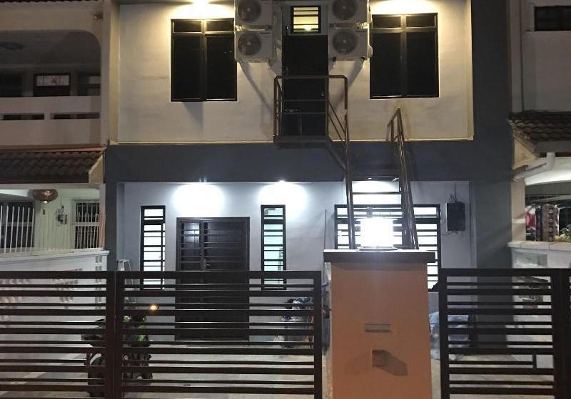 פנסיון El Staycation