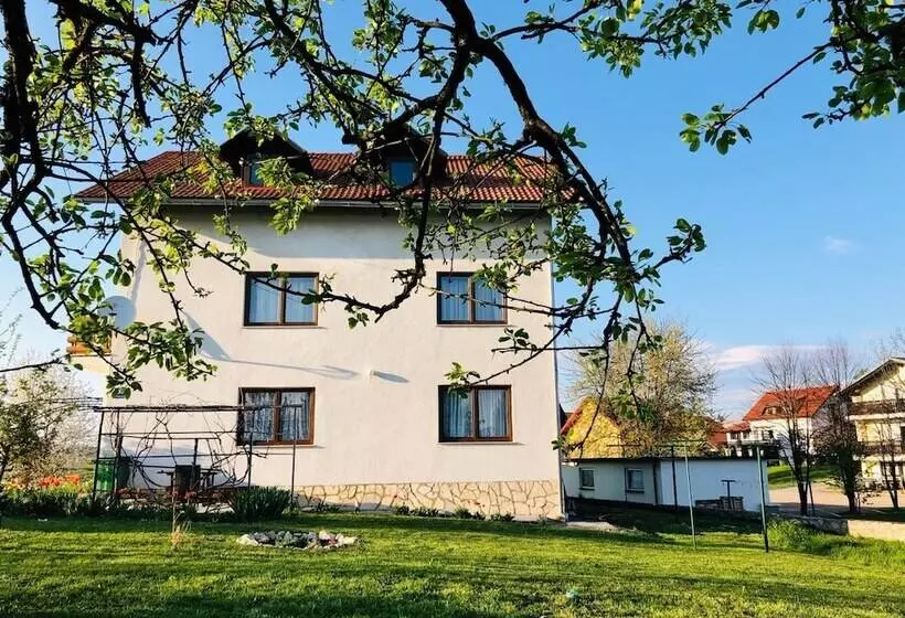 Majatalo Guest House Klanfar