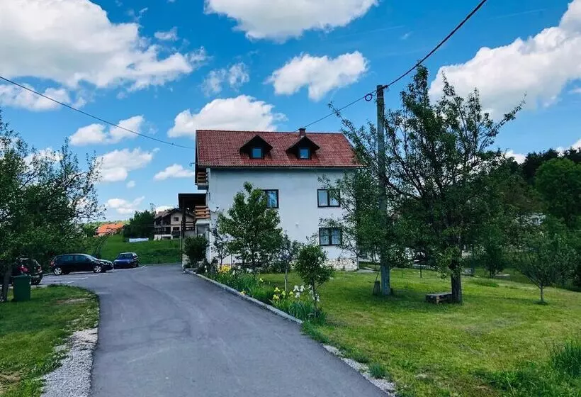 Majatalo Guest House Klanfar