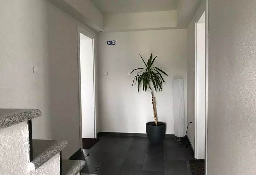 Majatalo Guest House Klanfar