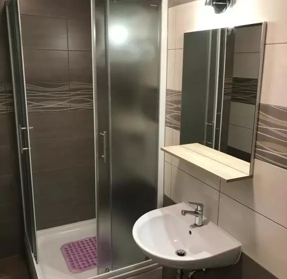 Majatalo Guest House Klanfar