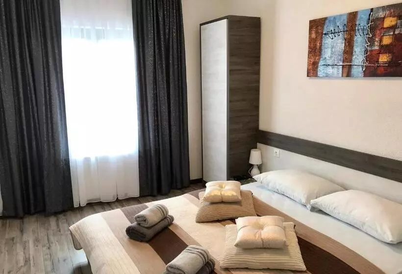 Majatalo Guest House Klanfar