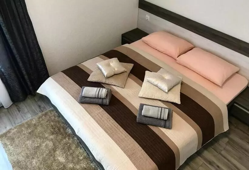 Majatalo Guest House Klanfar