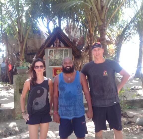 پانسیون Aloha Beach Resort