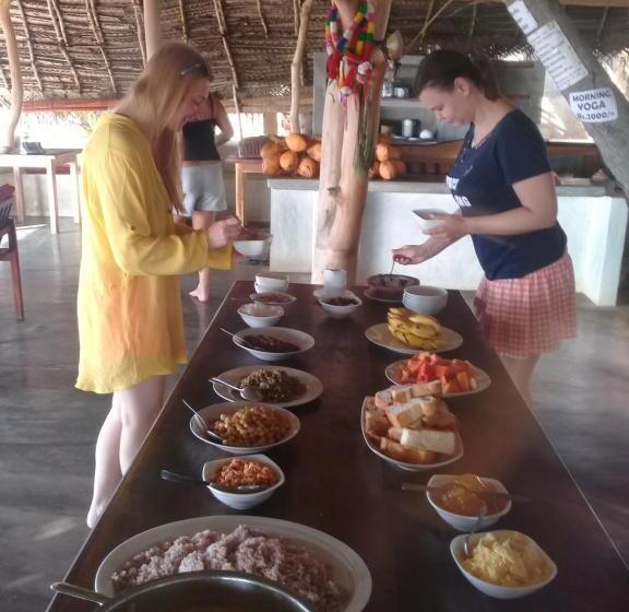 پانسیون Aloha Beach Resort