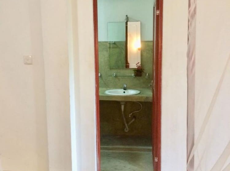 پانسیون Aloha Beach Resort