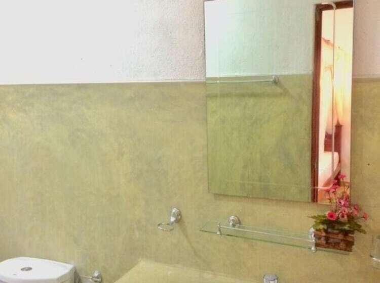 پانسیون Aloha Beach Resort