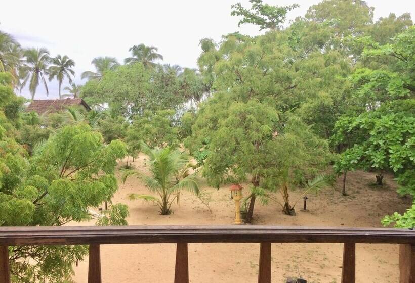 پانسیون Aloha Beach Resort