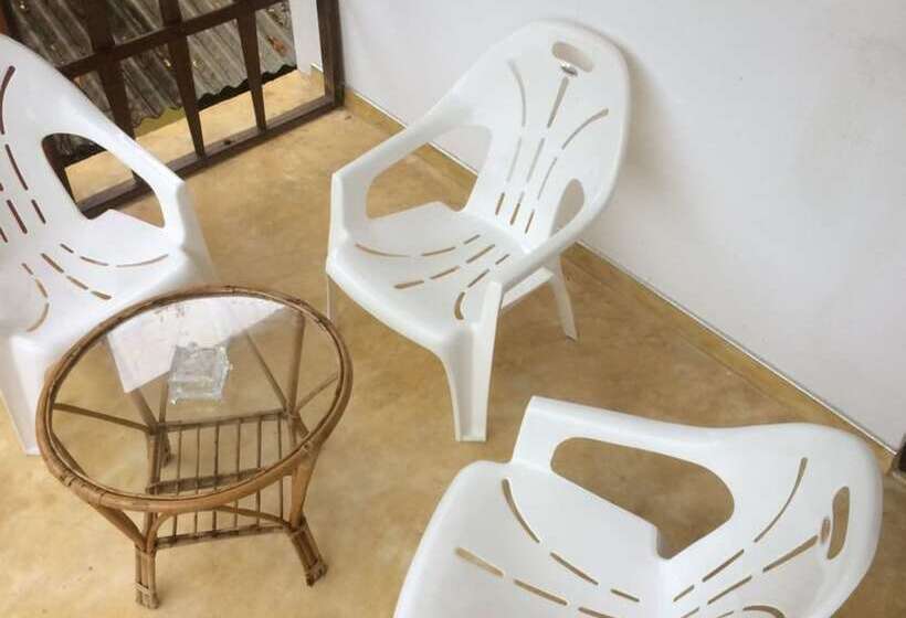 پانسیون Aloha Beach Resort