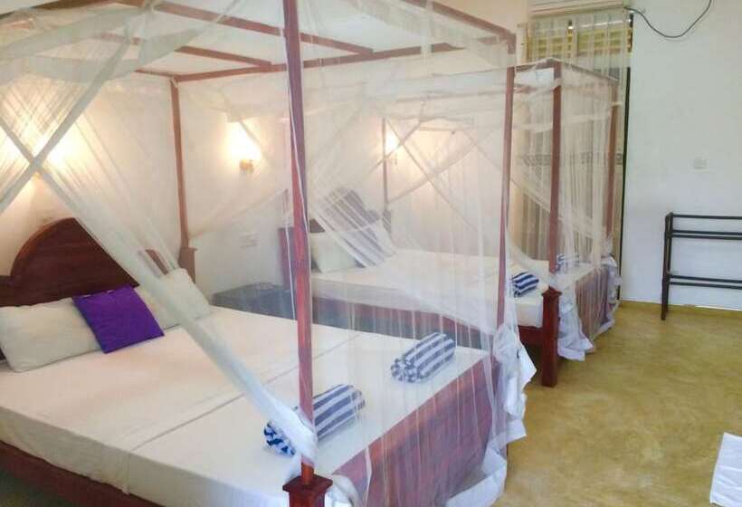 پانسیون Aloha Beach Resort