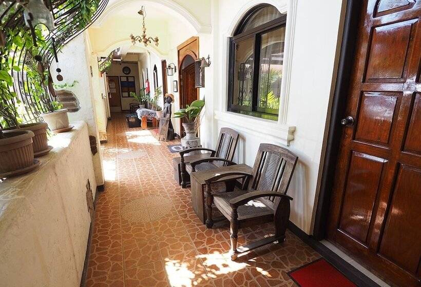 Отель Balay Travel Lodge