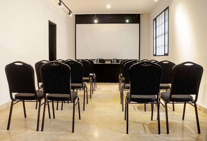 בית מלון כפרי NH Cali Boulevard del Río