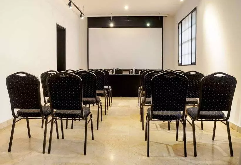 ホテル NH Cali Boulevard del Río