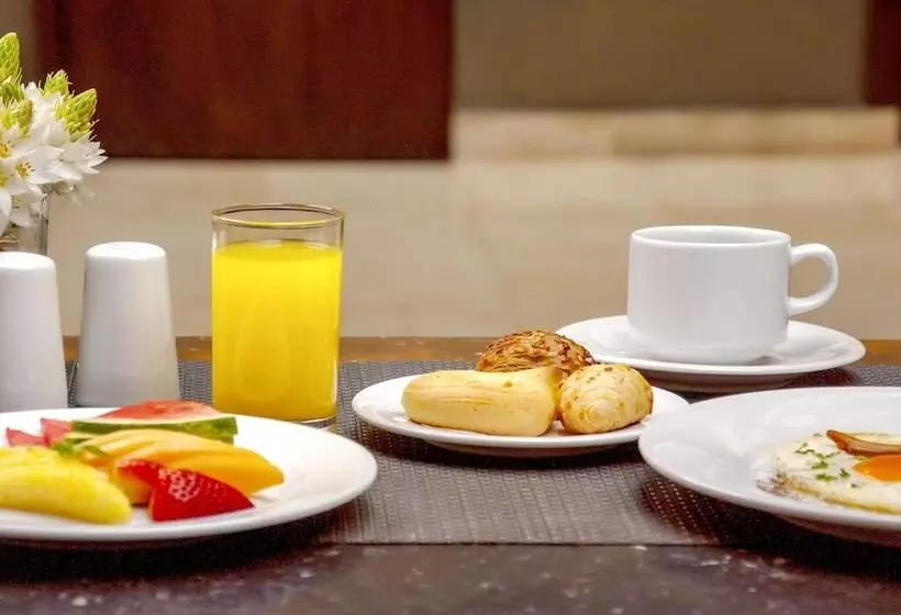 ホテル NH Cali Boulevard del Río