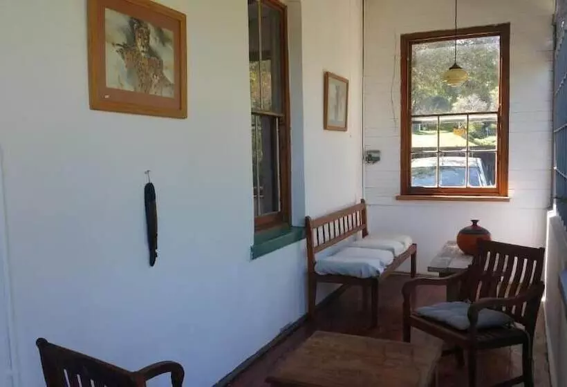 Majatalo Bond Lodge