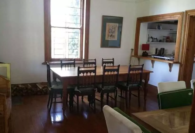 Majatalo Bond Lodge