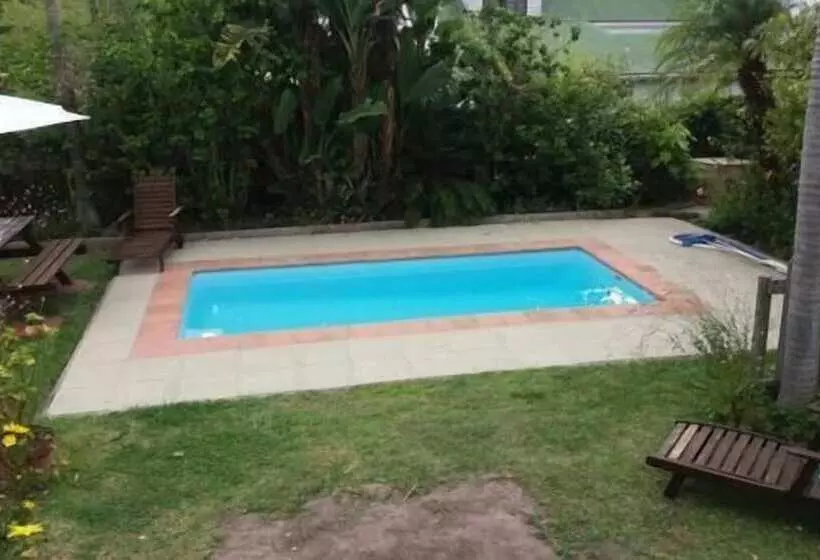 Majatalo Bond Lodge