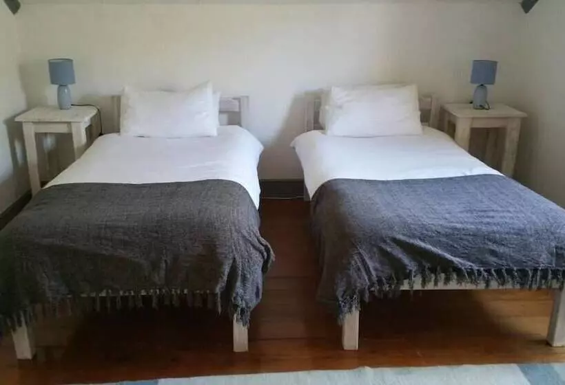 Majatalo Bond Lodge