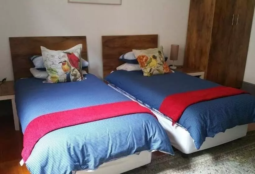 Majatalo Bond Lodge