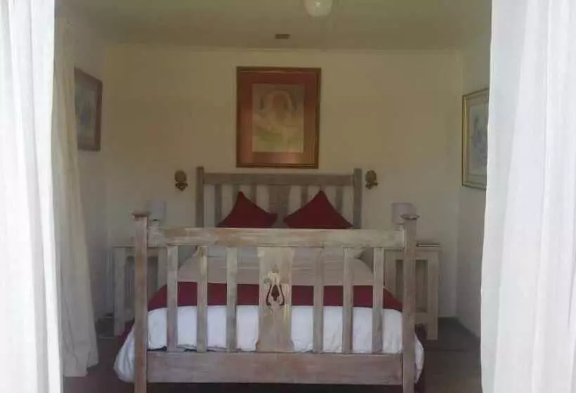 Majatalo Bond Lodge