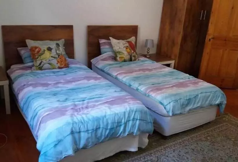 Majatalo Bond Lodge