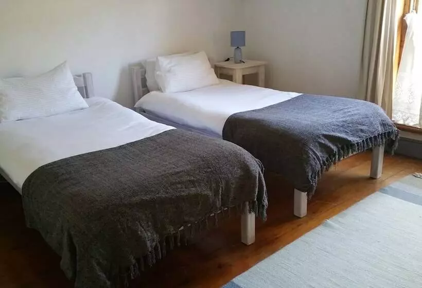 Majatalo Bond Lodge