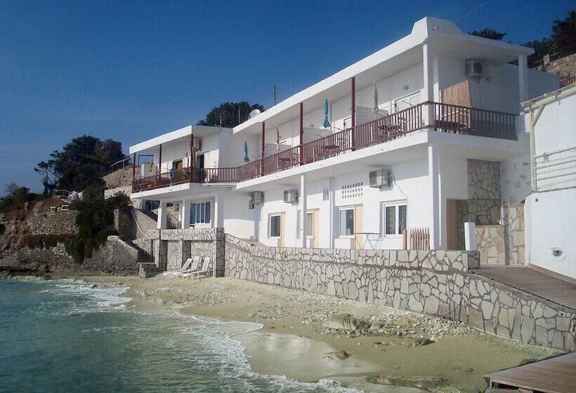 פנסיון Petalides Apartments