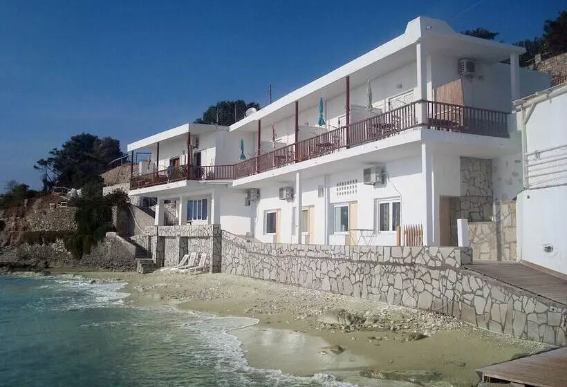 ペンション Petalides Apartments